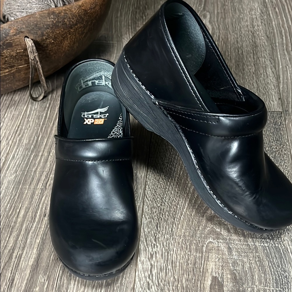 Dansko XP 20 Black Leather Clogs women’s size 40 shoes